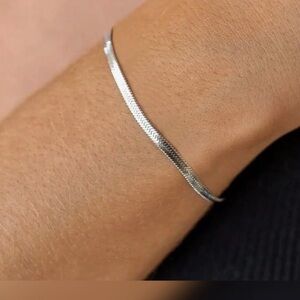 Elegant 925 sterling silver Bracelet with gift bot